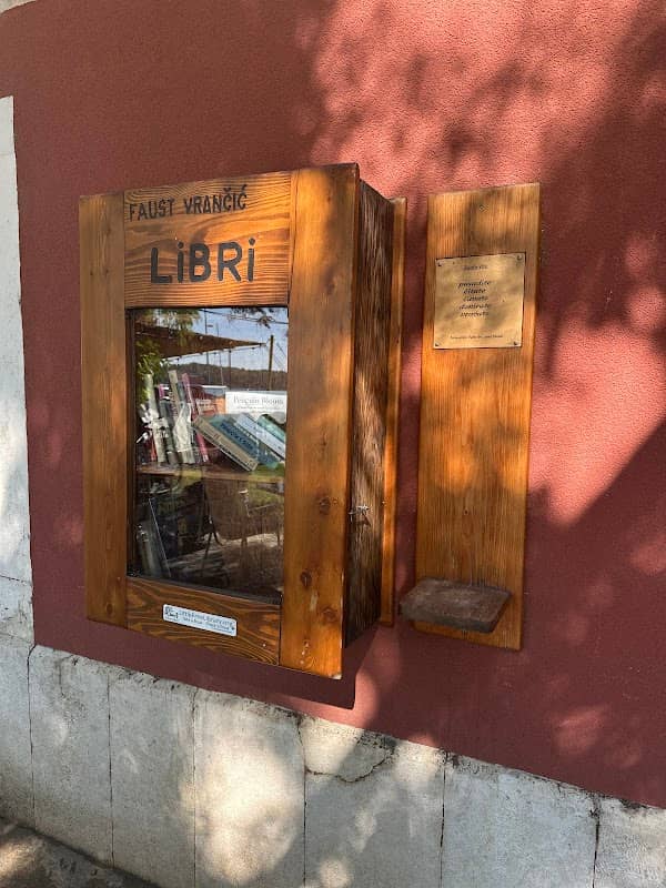 Libri - Little Free Library - Image 1