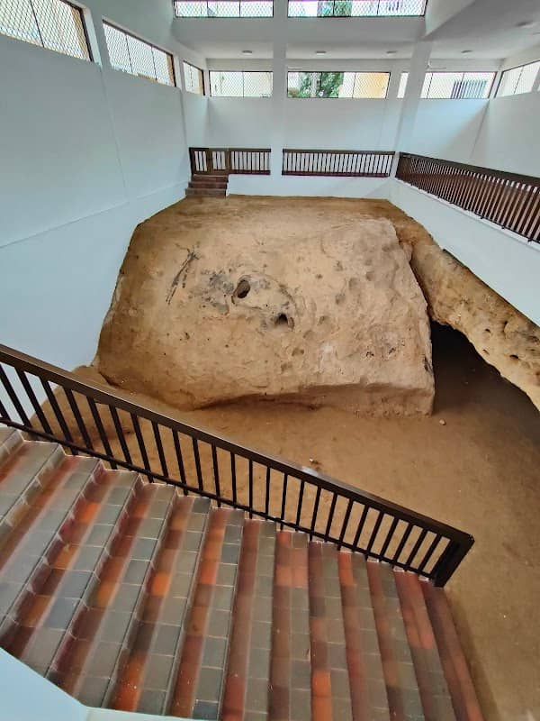 The crush of the Prophet Saleh's camel - دحقة ناقة النبي صالح - Image 1