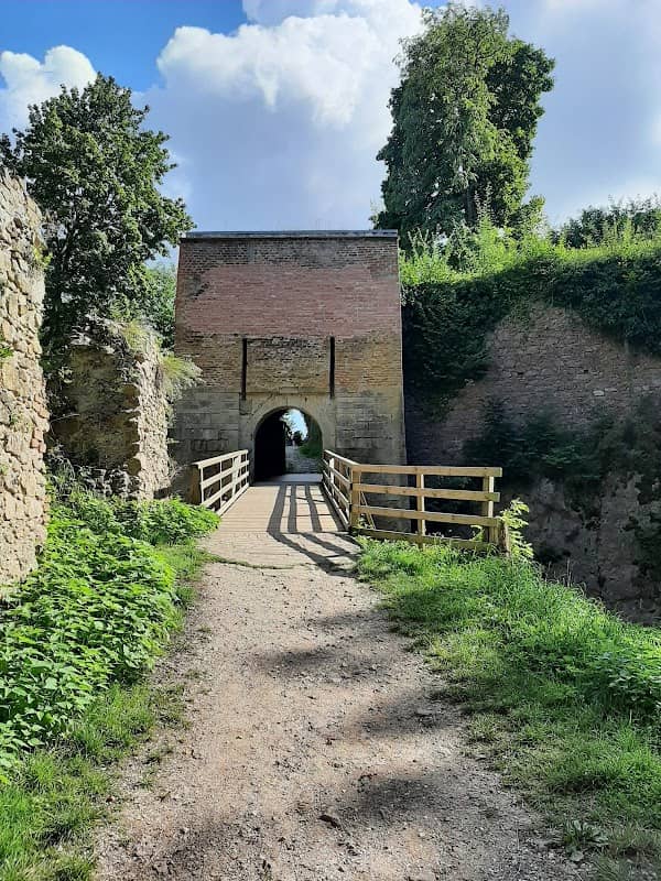 Burgtor Donaustauf - Image 1