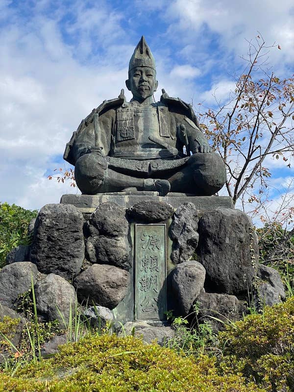 Statue of Minamoto no Yoritomo - Image 1