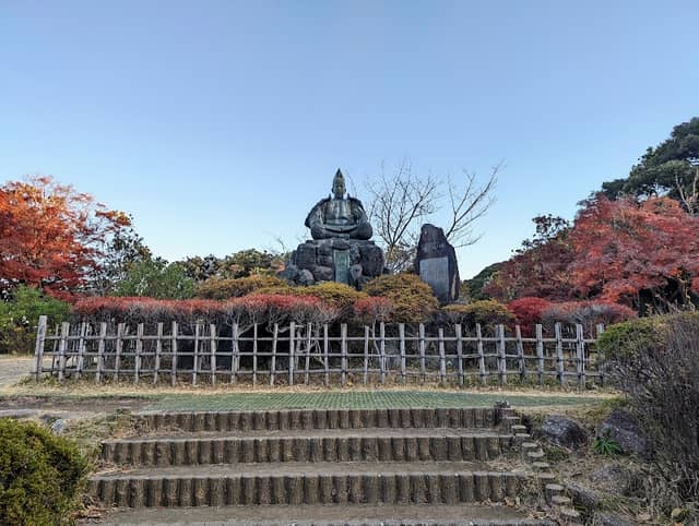 Statue of Minamoto no Yoritomo - Image 2