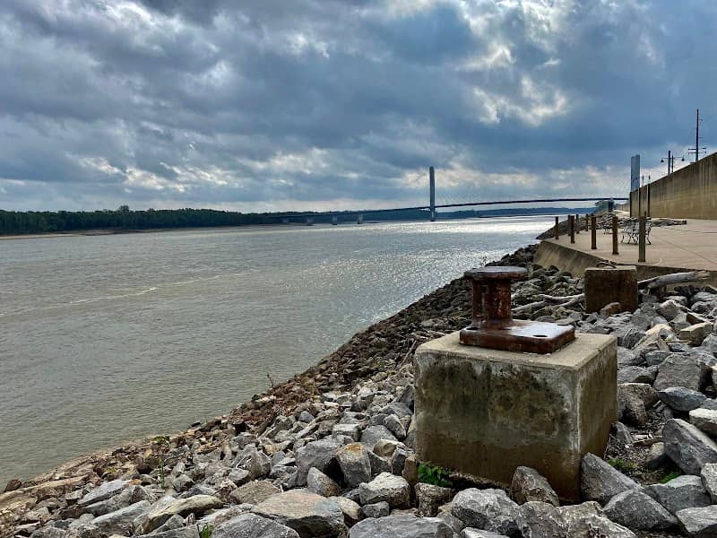 Riverfront park - Image 2