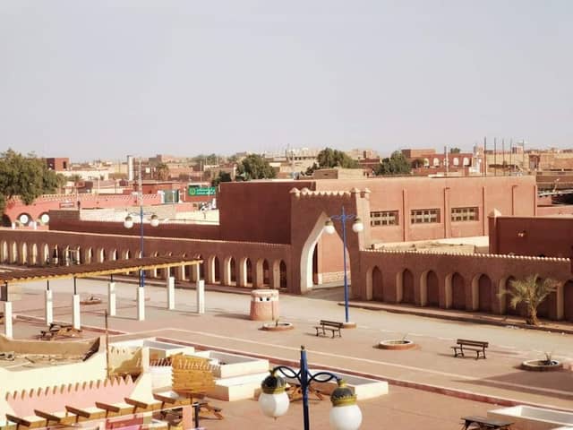 Hhday Square - Image 1