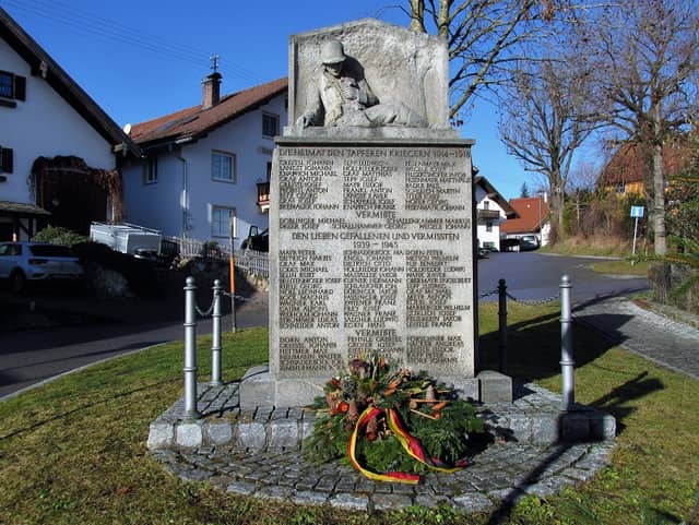 Kriegerdenkmal - Image 1