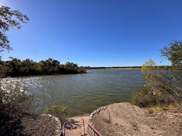 Lakeline Park Lake - Image 3