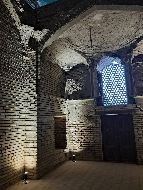 Ishratxona Mausoleum - Image 1