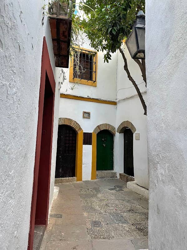 Plaza de los Rincones de Oro - Image 1
