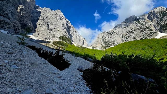 Luknja - Image 1