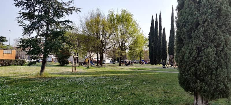 Parco pubblico con giochi - Image 1