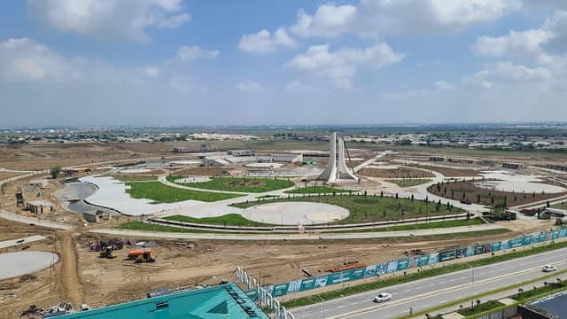 Navoiy city park - Image 1