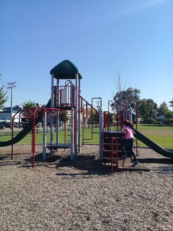 Plonien Park - Image 1
