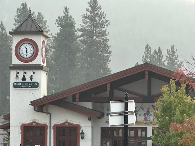 Leavenworth signage - Image 1