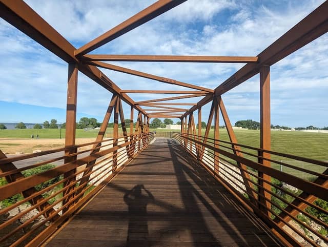pedestrian bridge between Lakeside Park and Lakeside Park West - Image 2