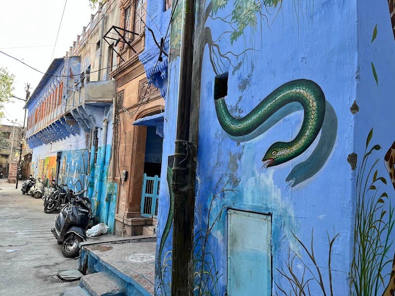 Blue city lane - Image 3