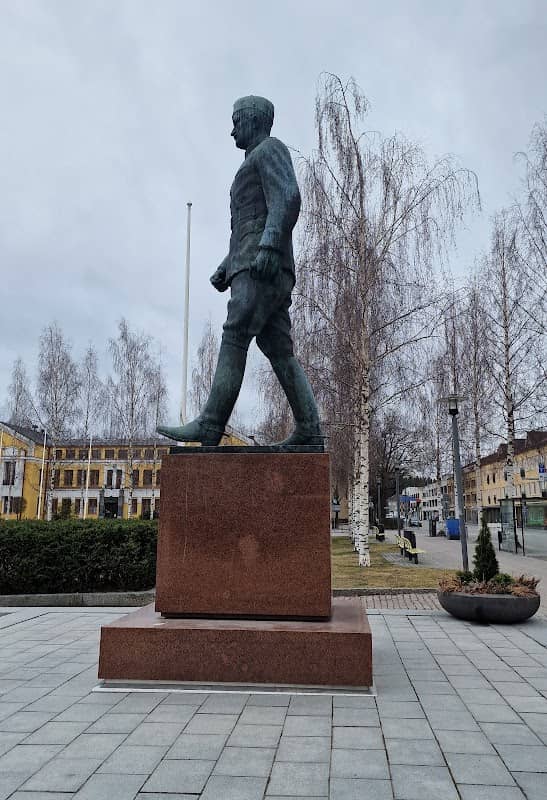 Marshal's statue - Image 1