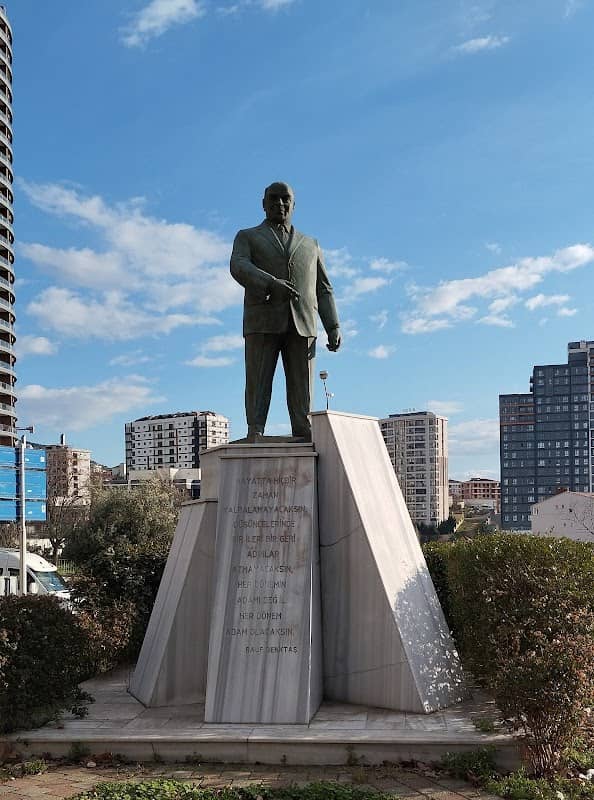 Rauf Denktaş Heykeli - Image 1