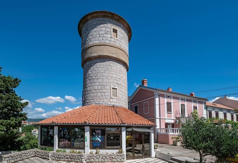 Dubec water tower - Image 1