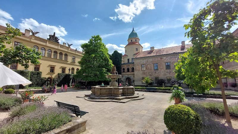 Kašna zámku Častolovice - Image 1