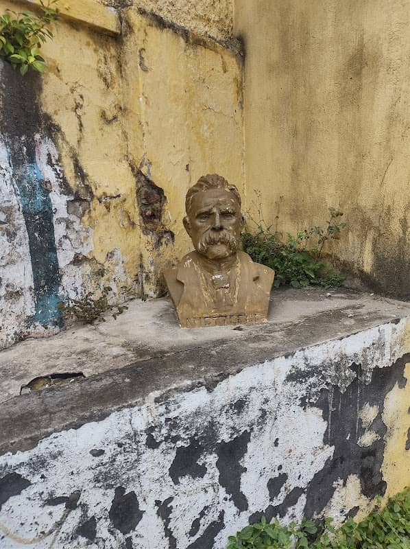 Estátua de Nietzsche - Image 1