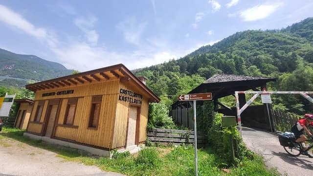 Ehem. Zughalt Kastelruth - Ex Fermata Treno Castelrotto - Image 1