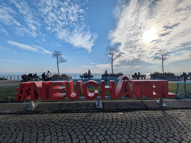 NEUCHATEL lettres monumentales - Image 2