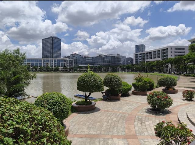 Công viên bảo tồn Hồ Bán Nguyệt - Image 1