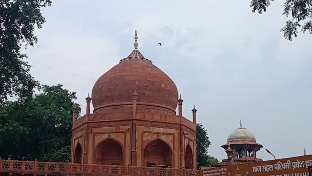 Mini Red taj - Image 2