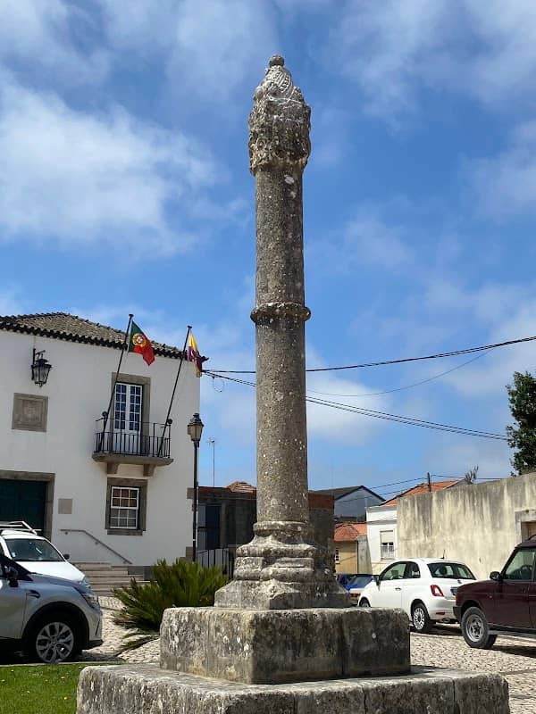 Pelourinho de Atouguia da Baleia - Image 1
