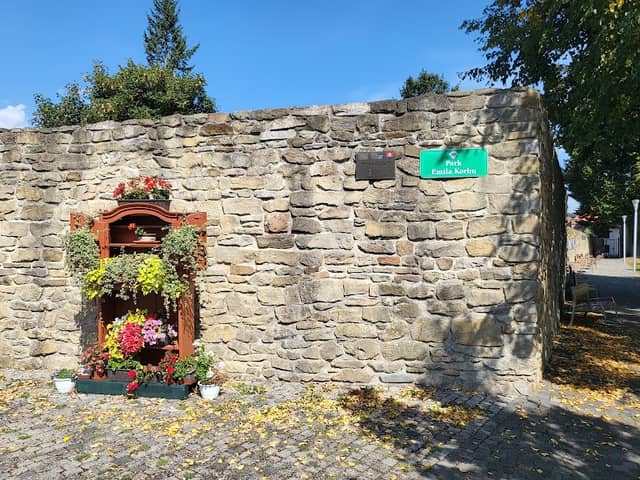 Polička s kvetinami - Image 1