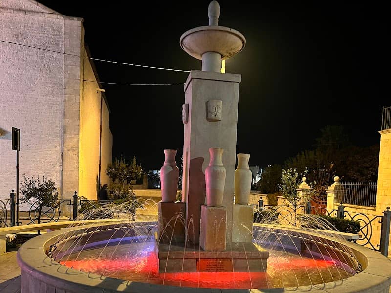 Fontana - Piazza Giangirolamo II - Image 1