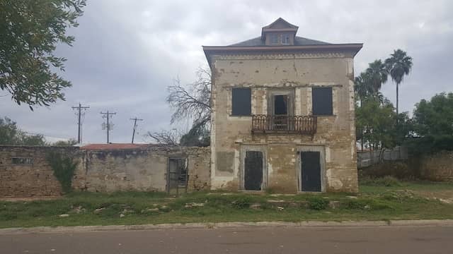 Plaza - Image 1