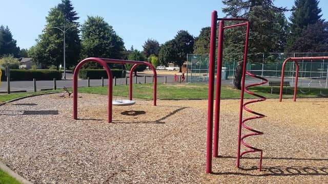 Maple Street Park Parking - Image 1