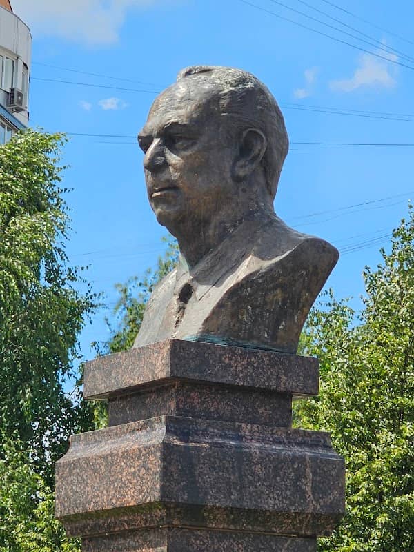 Pamyatnik N.s. Yermakovu - Image 2