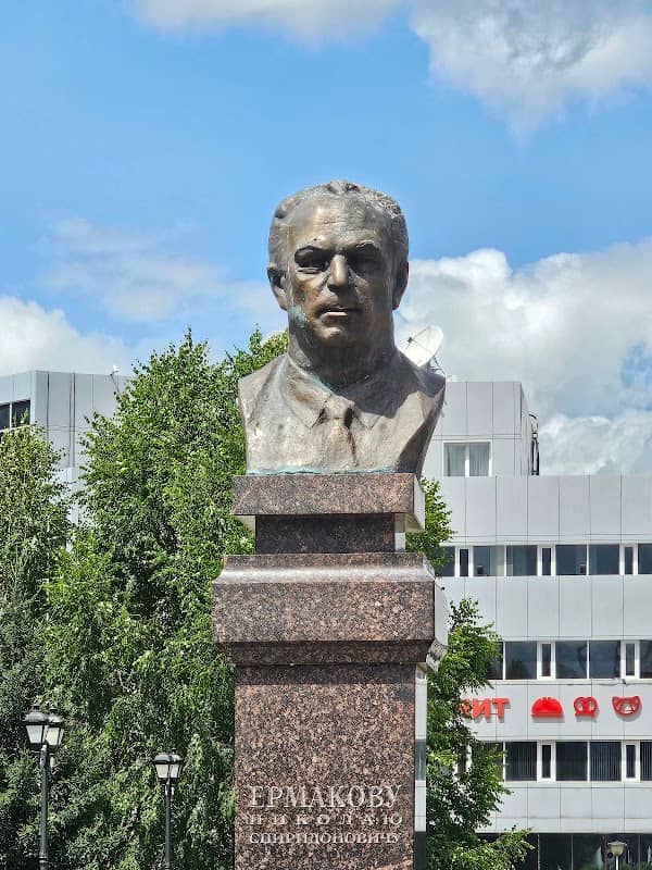 Pamyatnik N.s. Yermakovu - Image 1