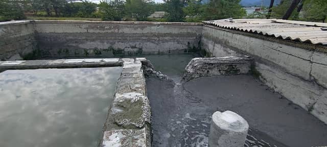 Public sulphur bath - Image 3