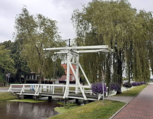 Kanalbrücke an der Kirche - Image 2