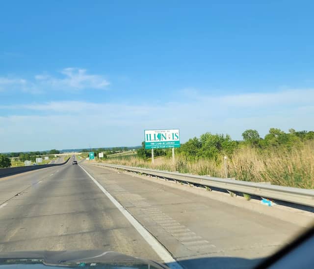 Illinois Welcome Sign - Image 1