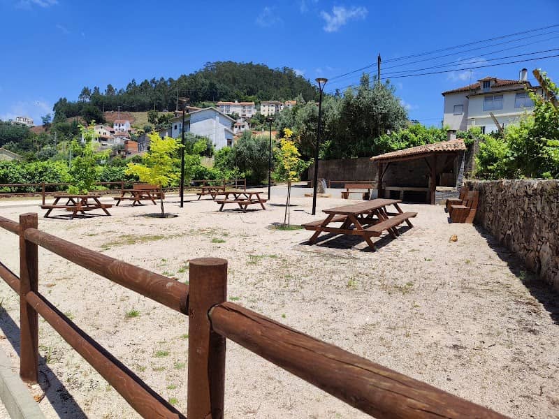Parque de Merenda ás Beira Rio - Image 1