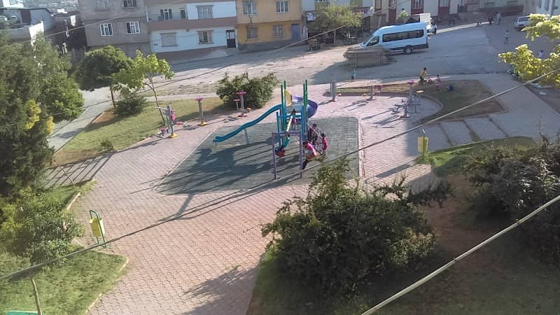Dinlenme Ve Çocuk Parkı - Image 1