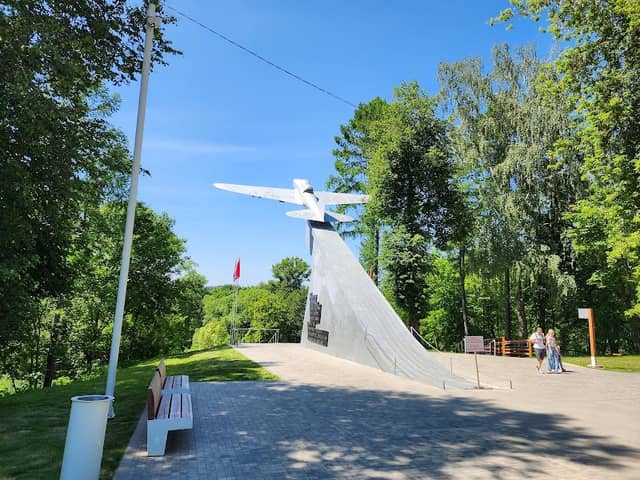 Pamyatnik Samolotu Il-2 - Image 1