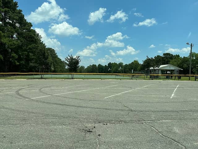 Robbin Heights Park - Image 1