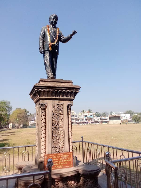 Musician Jaikishan Statue - Image 1