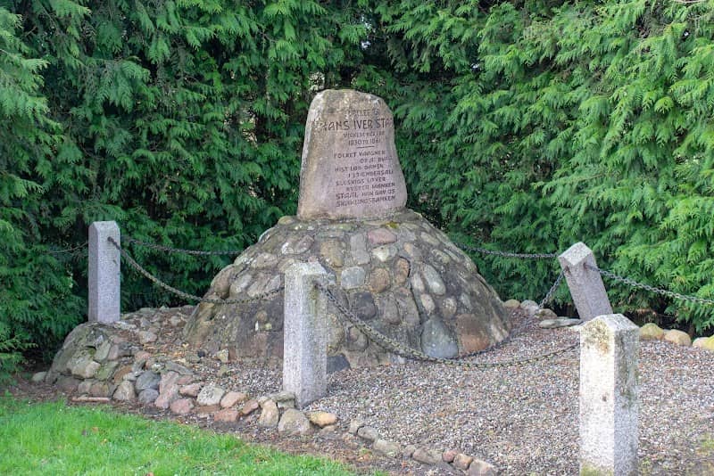 Mindesten for Hans Iver Staal - Image 1