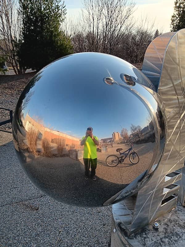 Kool reflection statue - Image 3