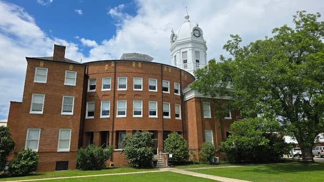 Old Courthouse Museum - Image 2