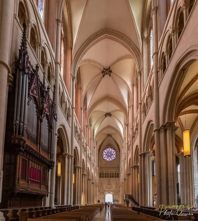 Cathédrale Saint-Jean-Baptiste - Image 1