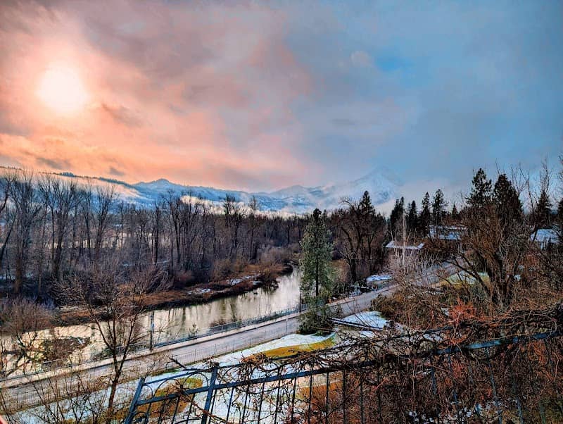 Beautiful view at Wenatchee river - Image 2
