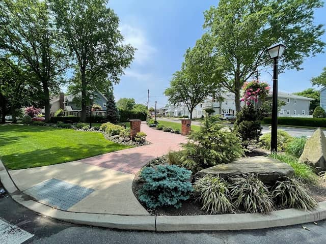 Colonial Gardens Park - Image 1