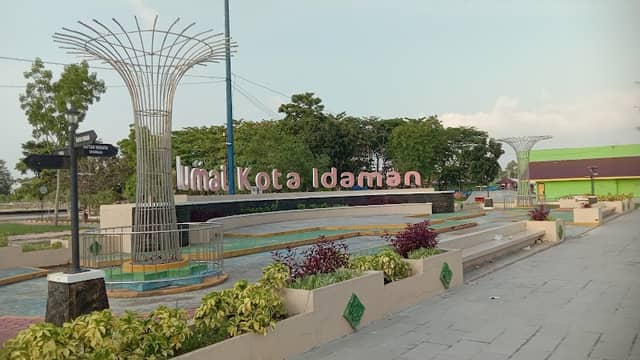 Alun-Alun Dumai - Image 1