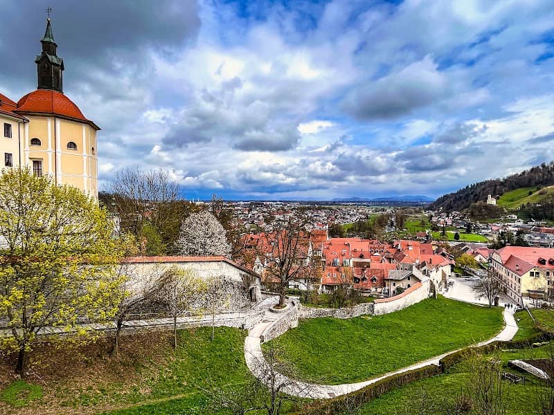 Pot po treh gradovih - Image 1